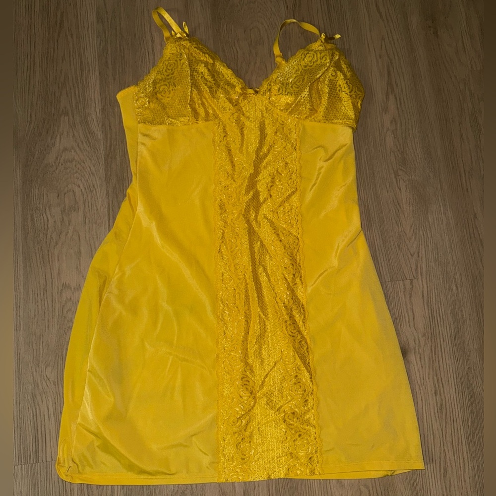⭐ Yellow Lace nightie⭐‎